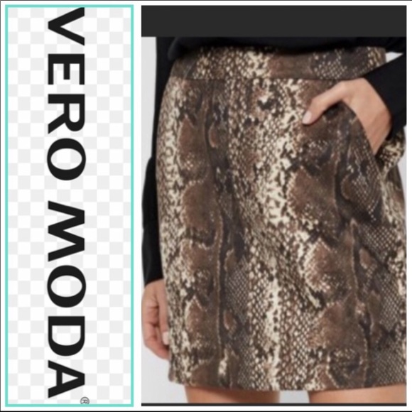 Vero Moda Dresses & Skirts - Vero moda Donna high waist snake print skirt